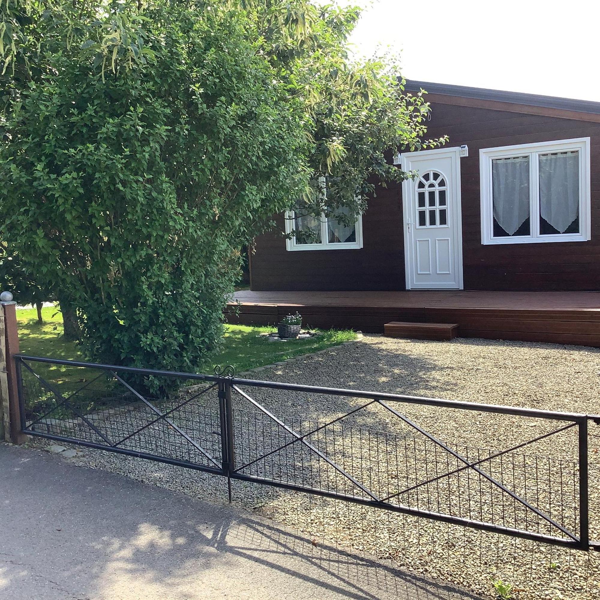 Chalet Charmant Monika Avec Piscine Yvoir ภายนอก รูปภาพ