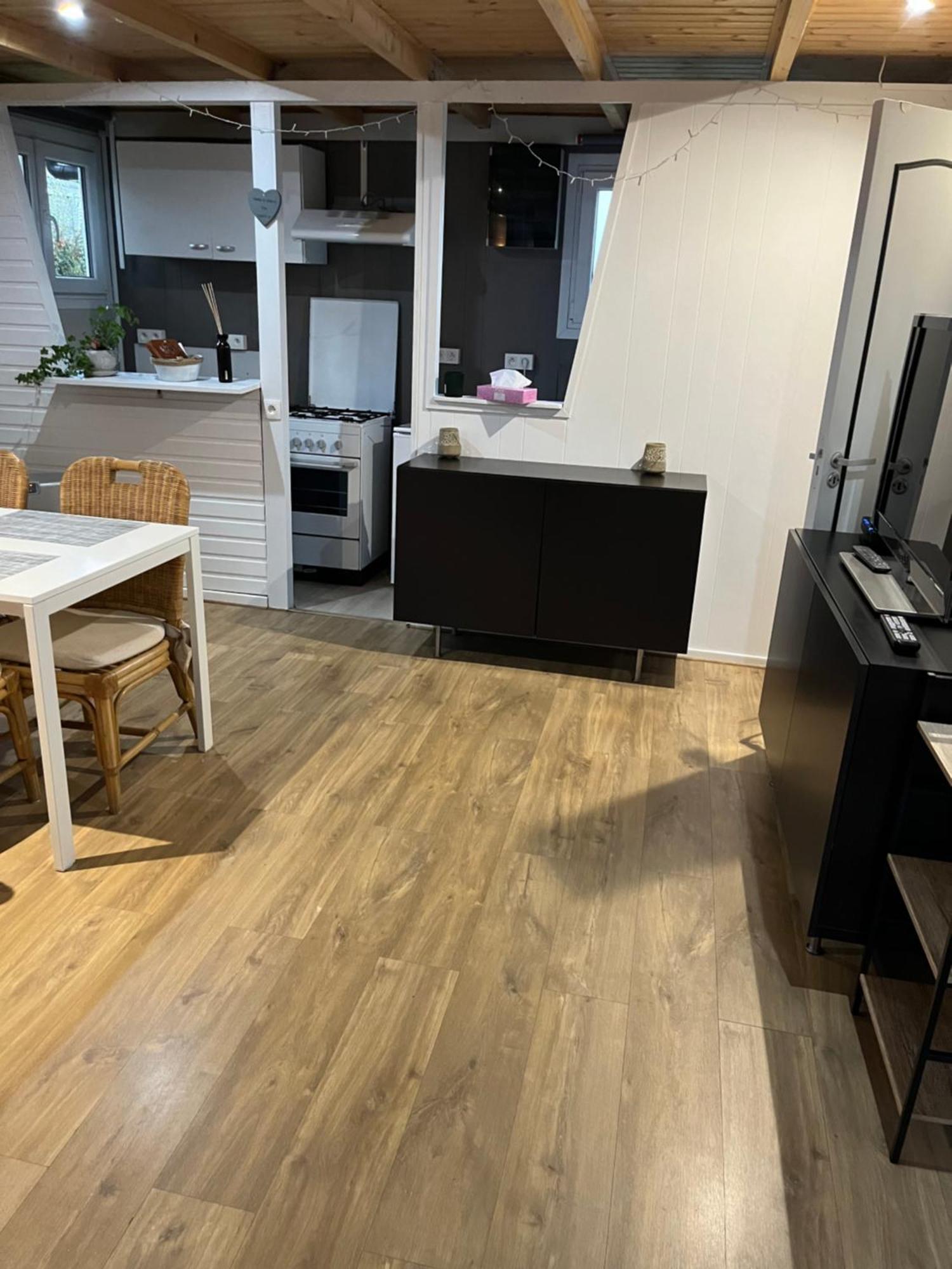 Chalet Charmant Monika Avec Piscine Yvoir ภายนอก รูปภาพ